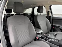 Ford Focus Wagon 1.0 Titanium | PDC | Navigatie | Cruise control | Trekhaak | Foto